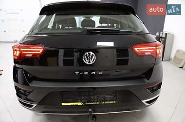 Внедорожник / Кроссовер Volkswagen T-Roc 2019 в 