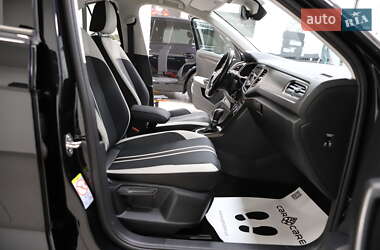 Внедорожник / Кроссовер Volkswagen T-Roc 2019 в 