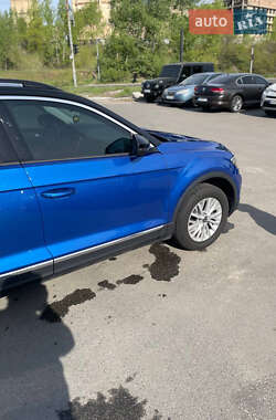 Внедорожник / Кроссовер Volkswagen T-Roc 2020 в 