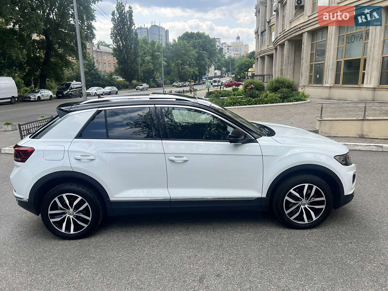 Позашляховик / Кросовер Volkswagen T-Roc 2018 в Києві