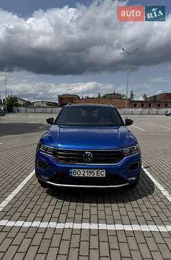 Внедорожник / Кроссовер Volkswagen T-Roc 2021 в 