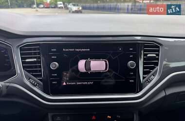 Внедорожник / Кроссовер Volkswagen T-Roc 2021 в 