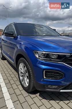Внедорожник / Кроссовер Volkswagen T-Roc 2021 в 