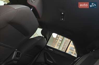 Внедорожник / Кроссовер Volkswagen T-Roc 2021 в 