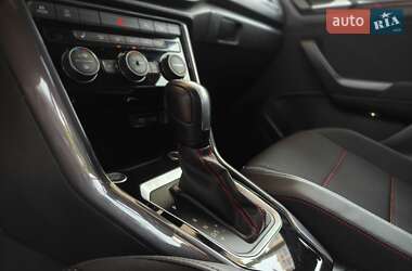 Внедорожник / Кроссовер Volkswagen T-Roc 2021 в 