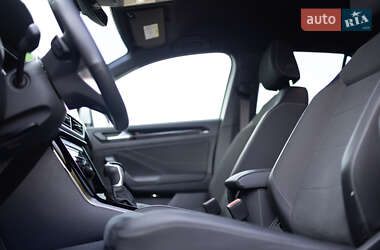 Внедорожник / Кроссовер Volkswagen T-Roc 2022 в 