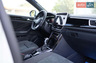 Внедорожник / Кроссовер Volkswagen T-Roc 2022 в 
