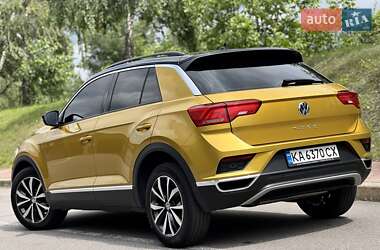 Внедорожник / Кроссовер Volkswagen T-Roc 2019 в 