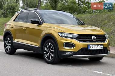 Внедорожник / Кроссовер Volkswagen T-Roc 2019 в 