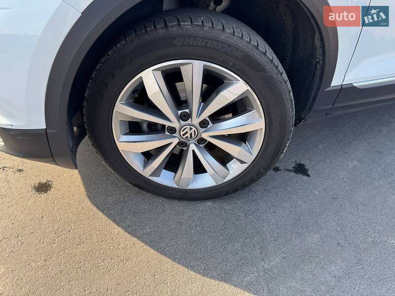 Внедорожник / Кроссовер Volkswagen T-Roc 2019 в Киеве