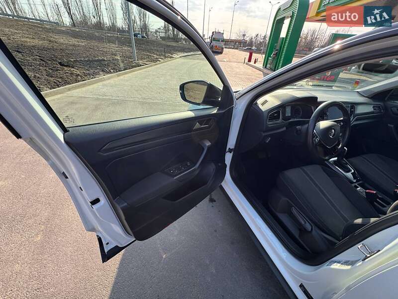 Внедорожник / Кроссовер Volkswagen T-Roc 2019 в Киеве