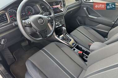 Внедорожник / Кроссовер Volkswagen T-Roc 2019 в 