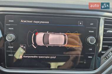 Внедорожник / Кроссовер Volkswagen T-Roc 2019 в 