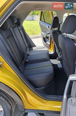 Внедорожник / Кроссовер Volkswagen T-Roc 2019 в 