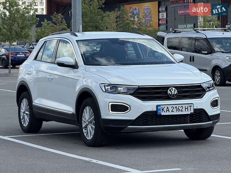 Внедорожник / Кроссовер Volkswagen T-Roc 2021 в Киеве