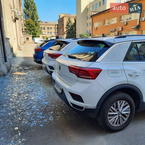 Внедорожник / Кроссовер Volkswagen T-Roc 2021 в Киеве