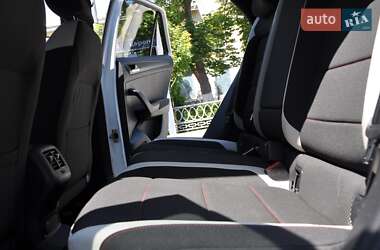 Внедорожник / Кроссовер Volkswagen T-Roc 2019 в 