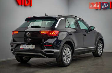 Внедорожник / Кроссовер Volkswagen T-Roc 2021 в 
