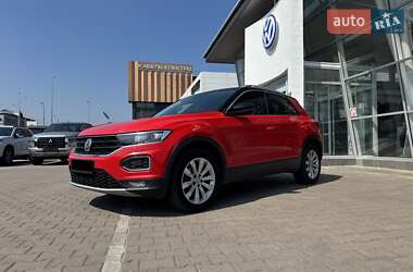 Внедорожник / Кроссовер Volkswagen T-Roc 2019 в 