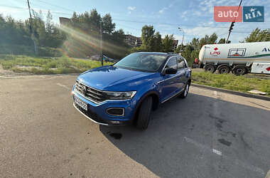 Внедорожник / Кроссовер Volkswagen T-Roc 2020 в 