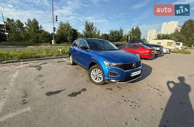 Внедорожник / Кроссовер Volkswagen T-Roc 2020 в 