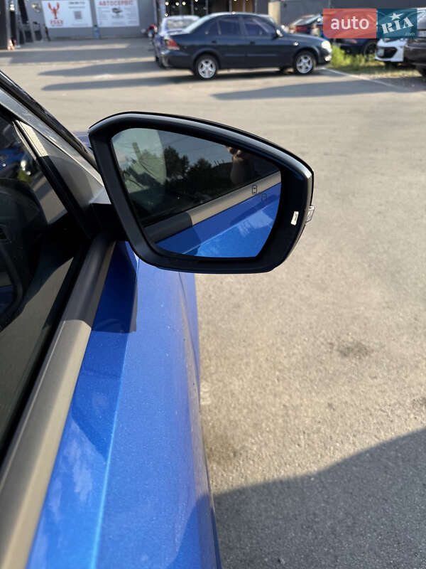 Позашляховик / Кросовер Volkswagen T-Roc 2020 в Києві