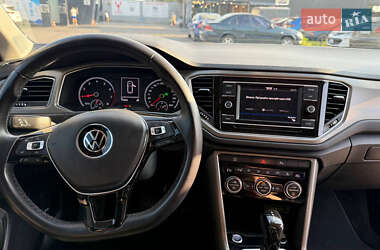 Внедорожник / Кроссовер Volkswagen T-Roc 2020 в 