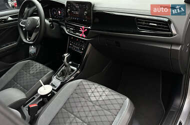 Внедорожник / Кроссовер Volkswagen T-Roc 2023 в 