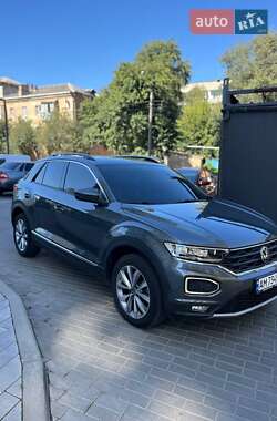 Внедорожник / Кроссовер Volkswagen T-Roc 2020 в Житомире
