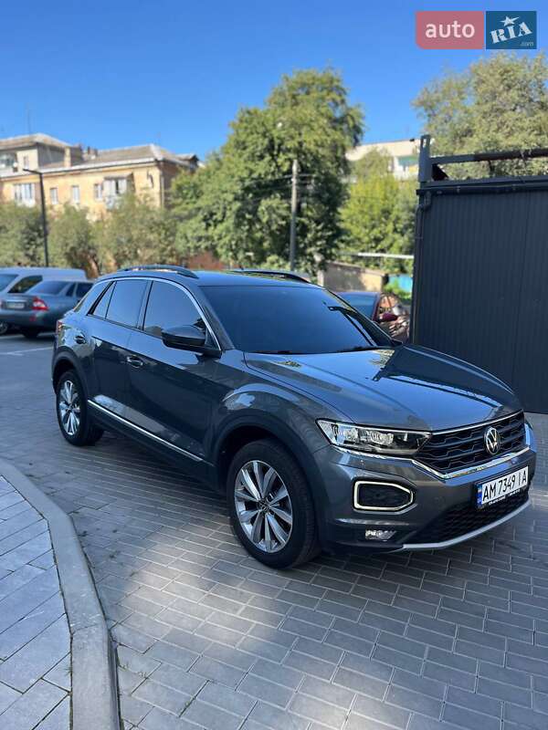 Внедорожник / Кроссовер Volkswagen T-Roc 2020 в 