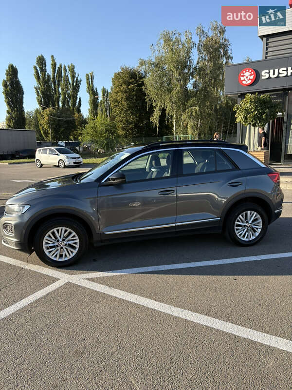 Внедорожник / Кроссовер Volkswagen T-Roc 2021 в Киеве