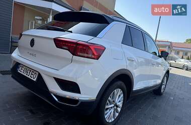 Внедорожник / Кроссовер Volkswagen T-Roc 2021 в 