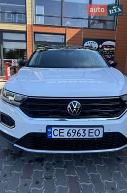 Внедорожник / Кроссовер Volkswagen T-Roc 2021 в 