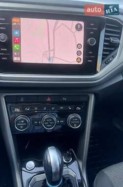 Внедорожник / Кроссовер Volkswagen T-Roc 2021 в 