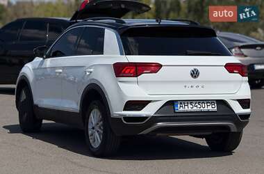 Внедорожник / Кроссовер Volkswagen T-Roc 2019 в 