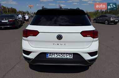 Внедорожник / Кроссовер Volkswagen T-Roc 2019 в 