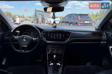 Внедорожник / Кроссовер Volkswagen T-Roc 2019 в 