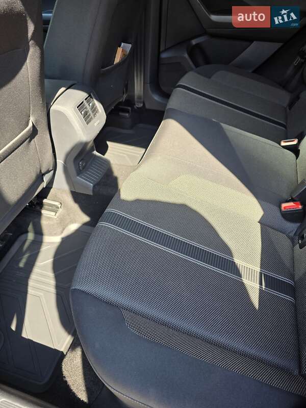 Внедорожник / Кроссовер Volkswagen T-Roc 2019 в Киеве