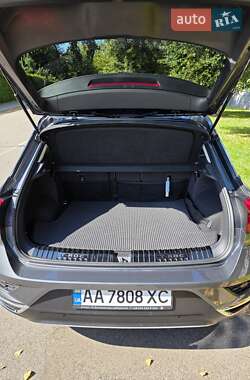 Внедорожник / Кроссовер Volkswagen T-Roc 2019 в 