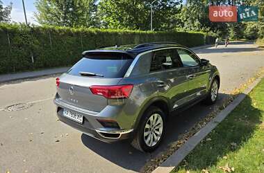 Внедорожник / Кроссовер Volkswagen T-Roc 2019 в 