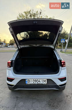 Внедорожник / Кроссовер Volkswagen T-Roc 2021 в 