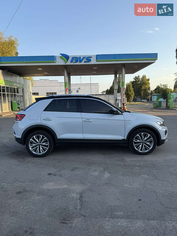 Позашляховик / Кросовер Volkswagen T-Roc 2021 в Києві