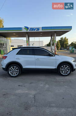 Внедорожник / Кроссовер Volkswagen T-Roc 2021 в 