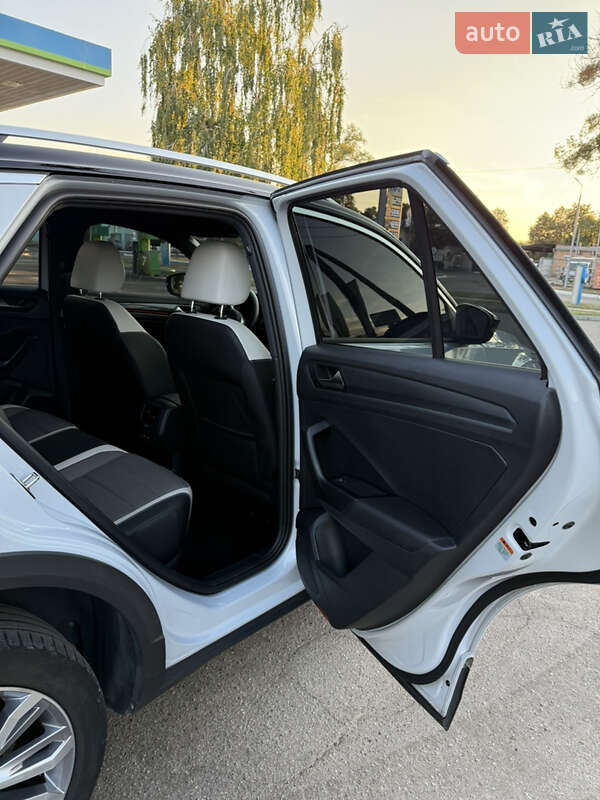 Позашляховик / Кросовер Volkswagen T-Roc 2021 в Києві