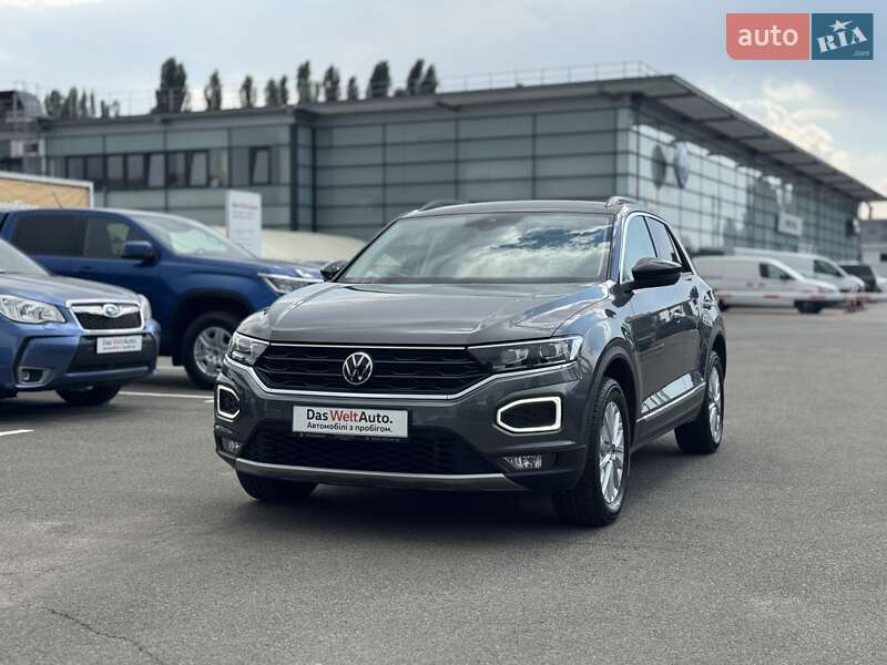 Внедорожник / Кроссовер Volkswagen T-Roc 2020 в 