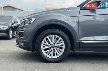 Внедорожник / Кроссовер Volkswagen T-Roc 2020 в 