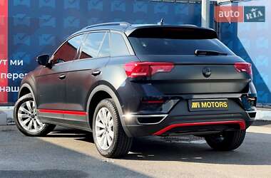 Внедорожник / Кроссовер Volkswagen T-Roc 2021 в 