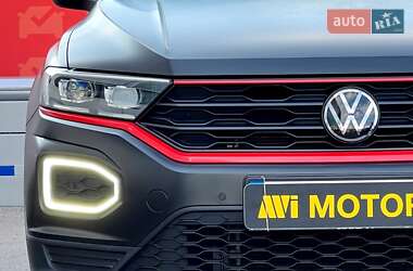 Внедорожник / Кроссовер Volkswagen T-Roc 2021 в 