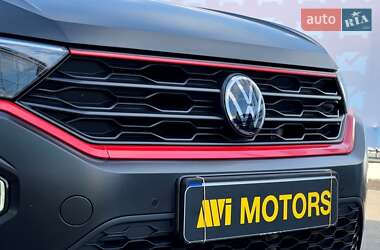 Внедорожник / Кроссовер Volkswagen T-Roc 2021 в 
