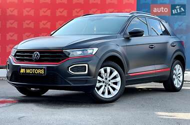 Позашляховик / Кросовер Volkswagen T-Roc 2021 в Києві
